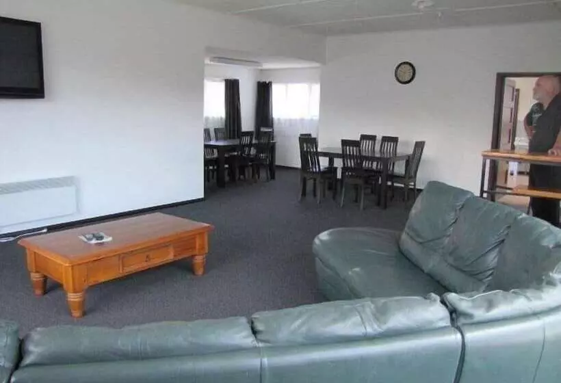 Hotelli Wooden Heart Cafe And Benneydale Lodge