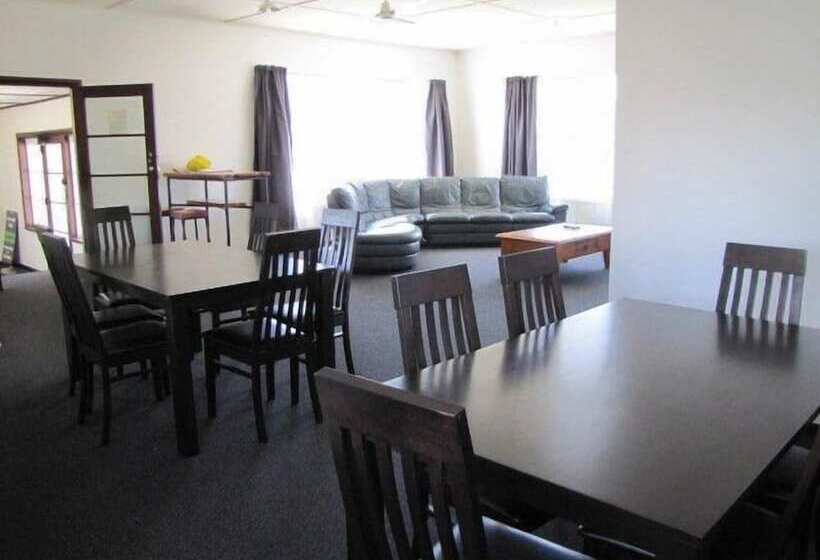 فندق Wooden Heart Cafe And Benneydale Lodge