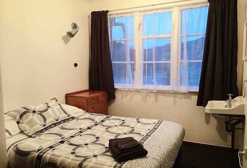 فندق Wooden Heart Cafe And Benneydale Lodge