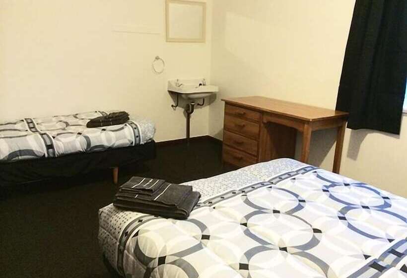 فندق Wooden Heart Cafe And Benneydale Lodge