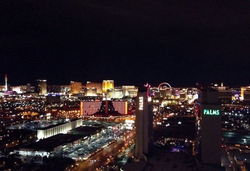 Luxury Suites At The Palms