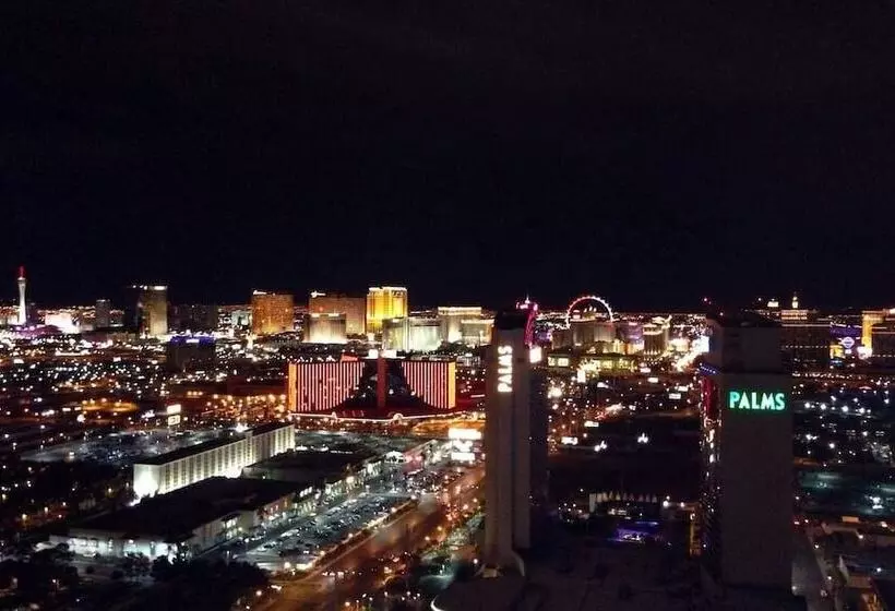 Luxury Suites At The Palms