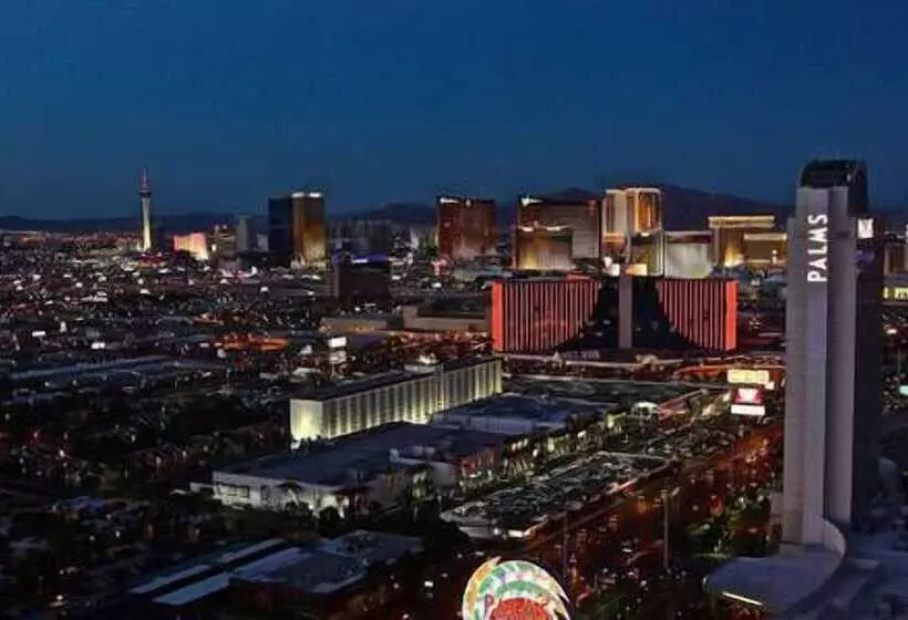 Luxury Suites At The Palms