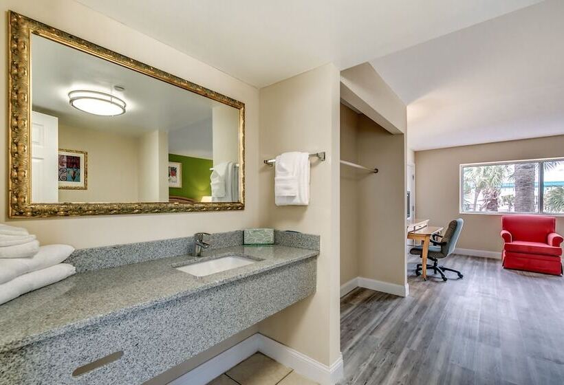 汽车旅馆  Beachcomber Inn