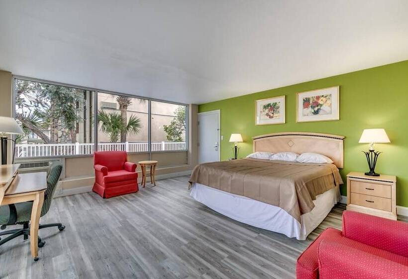 汽车旅馆  Beachcomber Inn