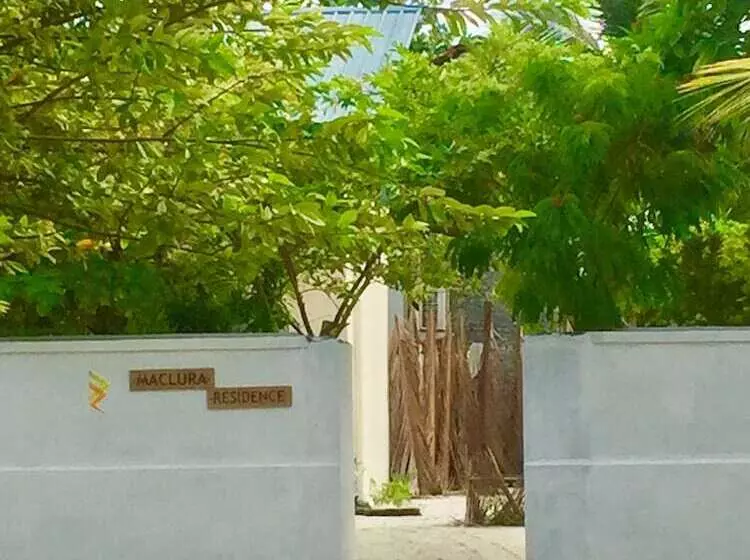 پانسیون Maclura Residence