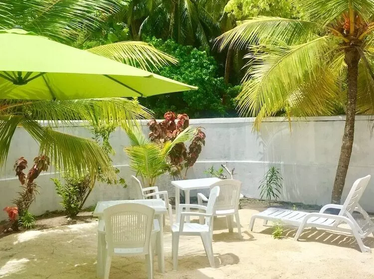 پانسیون Maclura Residence