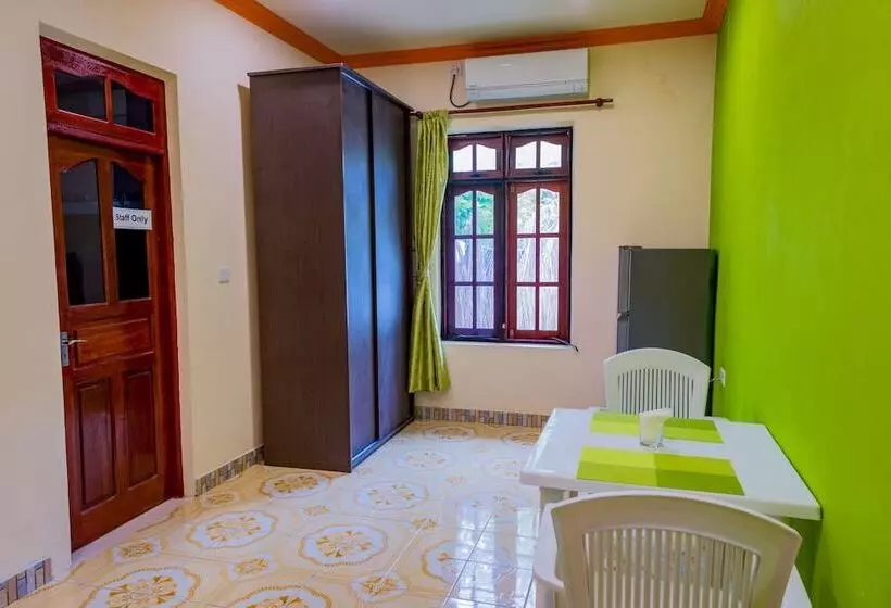 پانسیون Maclura Residence