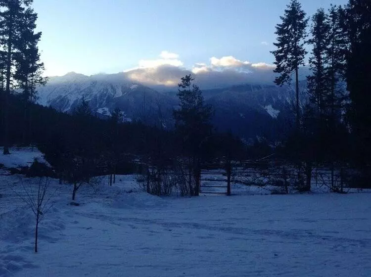 Sweetwater Lane Farm B & B