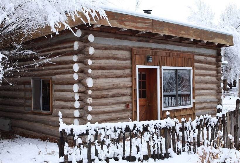 Taos Goji Farm & Eco Lodge Retreat