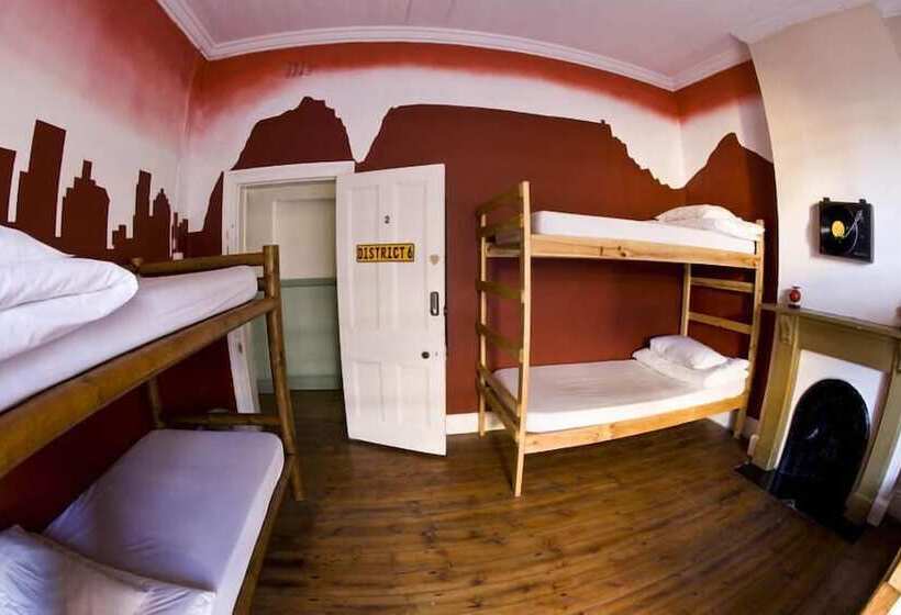 فندق صغير 33 South Backpackers