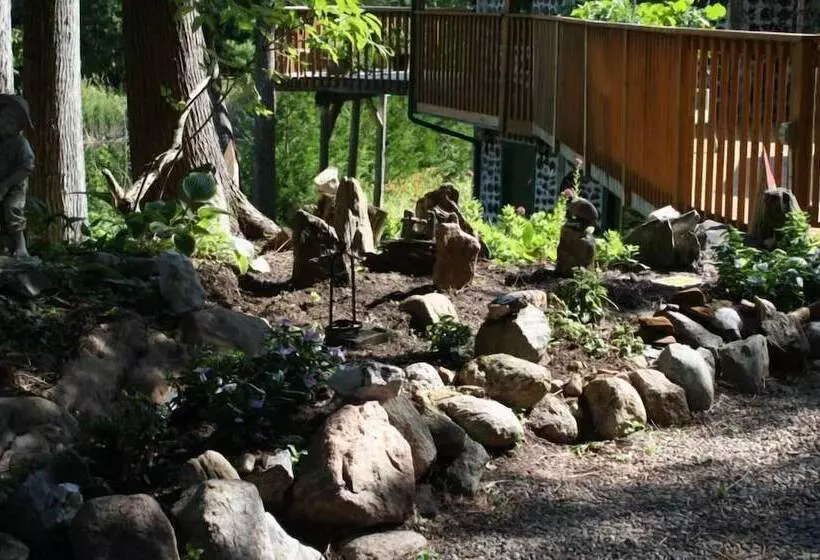 Aamiaismajoitus (B&B) The Gathering Place On Golden Ponds