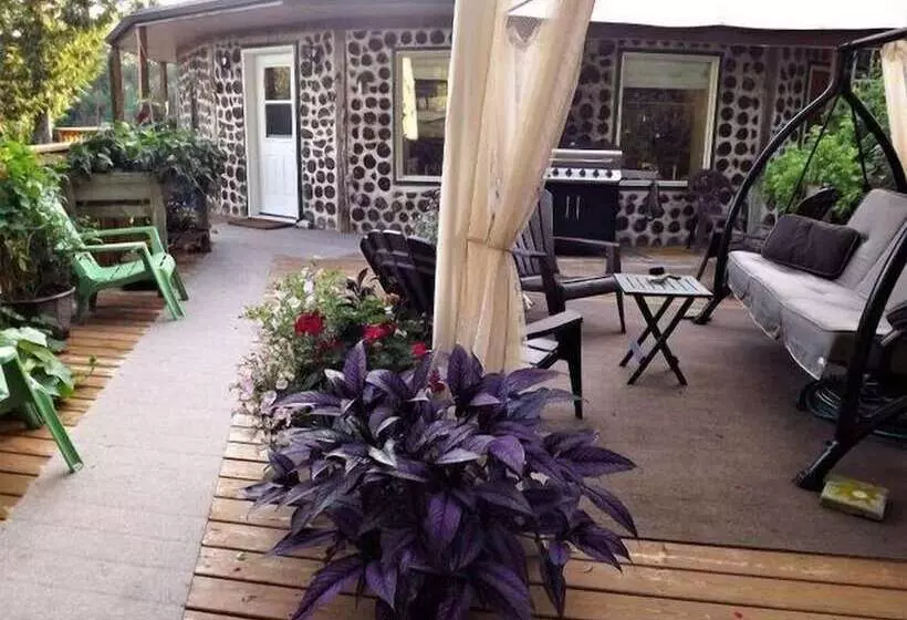 Aamiaismajoitus (B&B) The Gathering Place On Golden Ponds