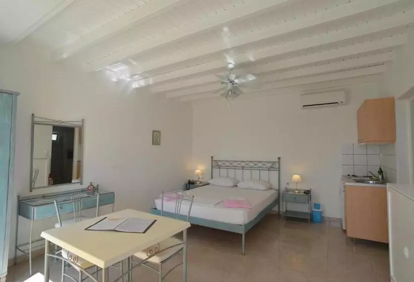 Hotelli Apollon Village