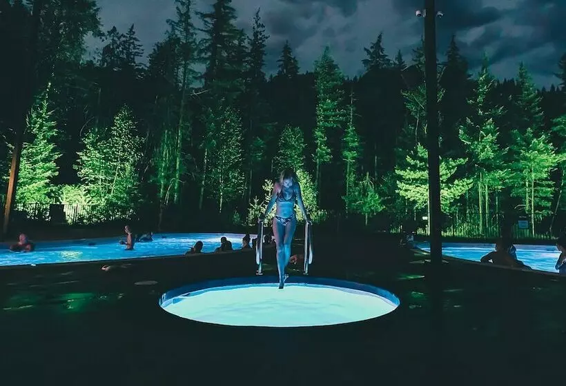 Hotelli Crazy Creek Resort & Hot Pools