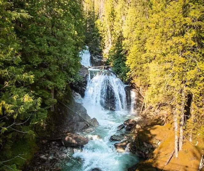 Hotelli Crazy Creek Resort & Hot Pools