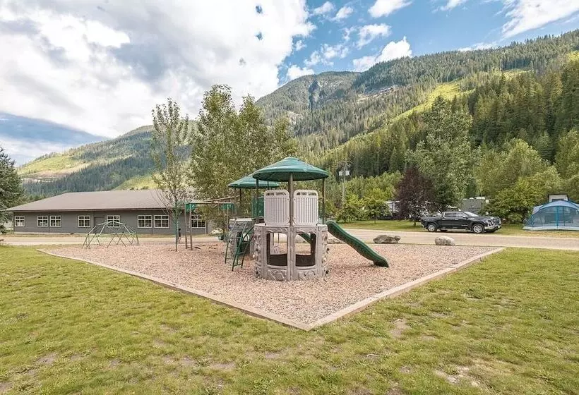 Hotelli Crazy Creek Resort & Hot Pools