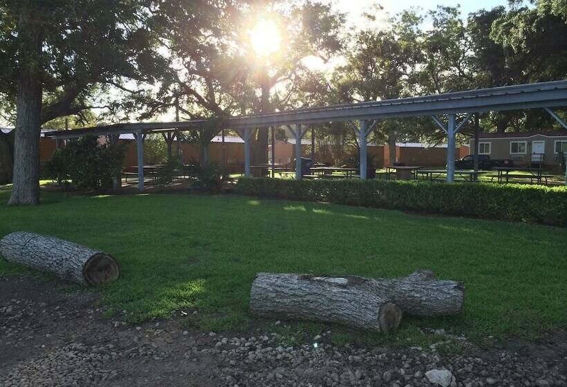 Hotel Custom Touch Village Bay City