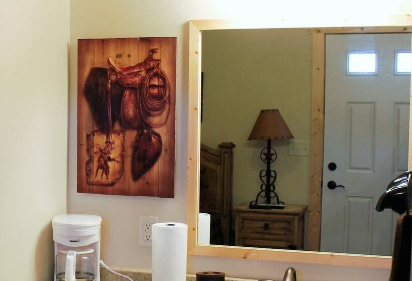 Hotel Custom Touch Village Bay City