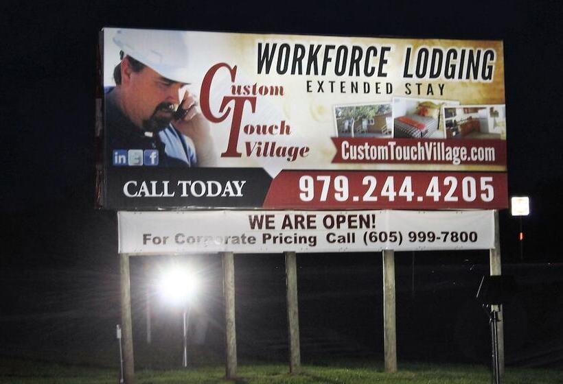 Hotel Custom Touch Village Bay City