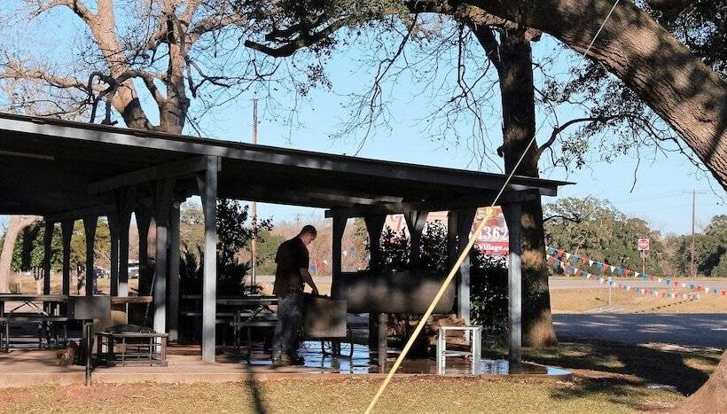 Hotel Custom Touch Village Bay City