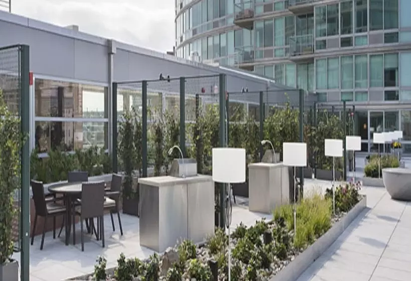 Hotelli Global Luxury Suites At Exchange