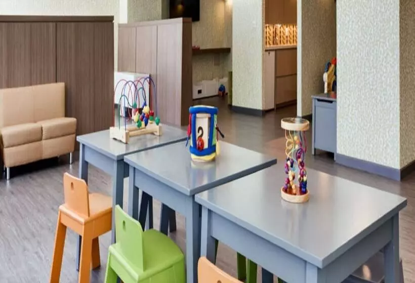 Hotelli Global Luxury Suites At Exchange