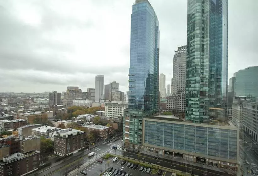 Hotelli Global Luxury Suites At Exchange