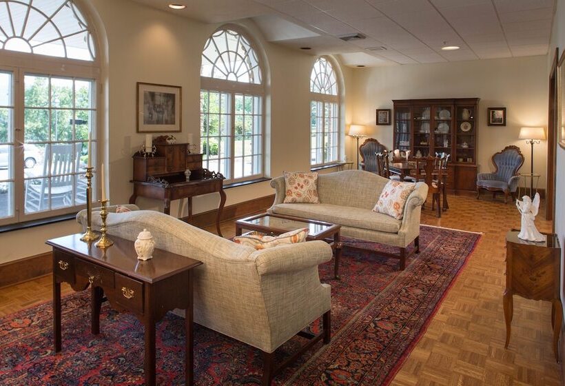 فندق Lambuth Inn At Lake Junaluska