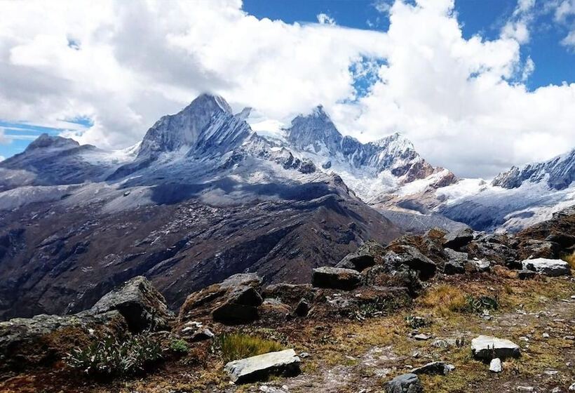 Отель Llanganuco Mountain Lodge