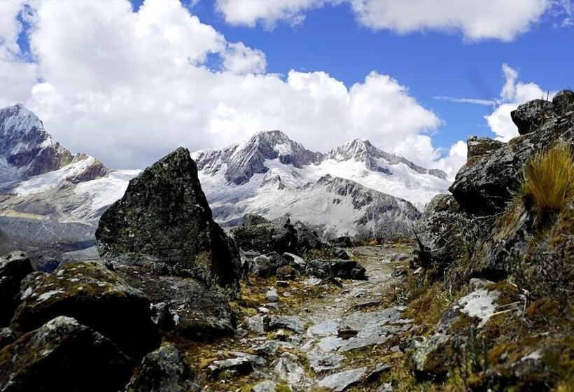 Отель Llanganuco Mountain Lodge