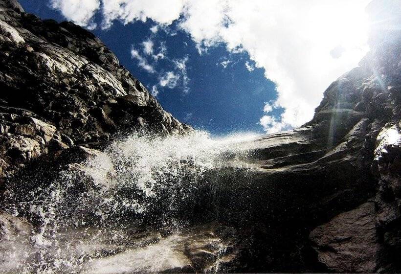 Отель Llanganuco Mountain Lodge