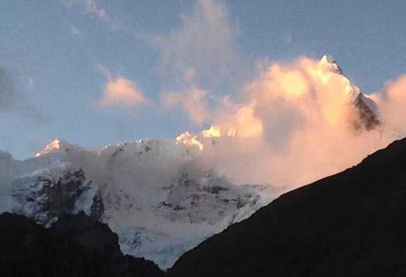 Отель Llanganuco Mountain Lodge