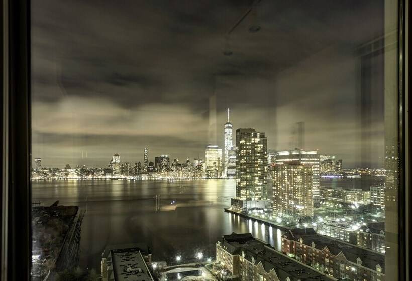 Отель Pelicanstay At Newport