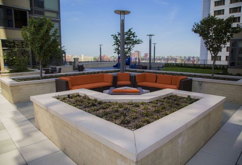 Отель Pelicanstay At Newport