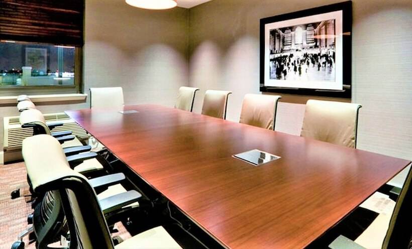 Отель Pelicanstay At Newport