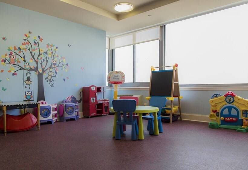 Отель Pelicanstay At Newport