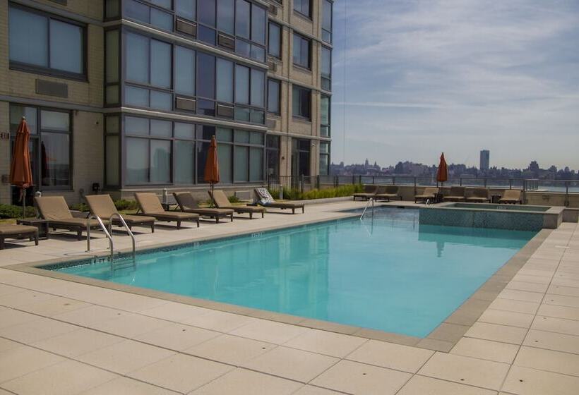 Отель Pelicanstay At Newport