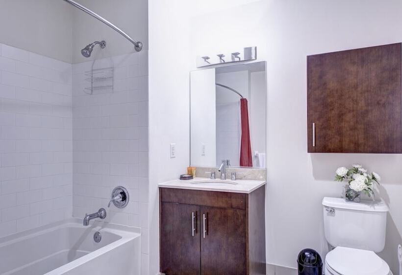 Отель Pelicanstay At Newport