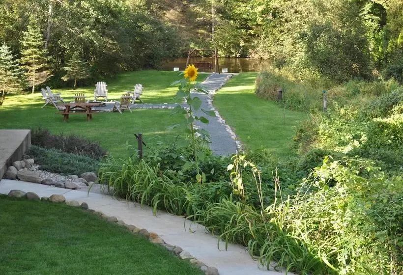 Hotelli Red Moose Lodge