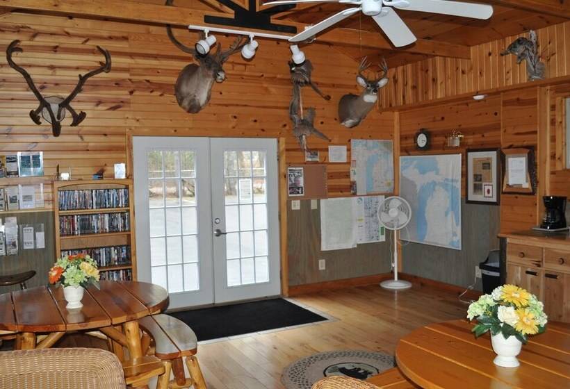 فندق Red Moose Lodge