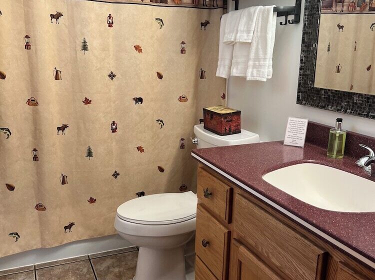 فندق Red Moose Lodge