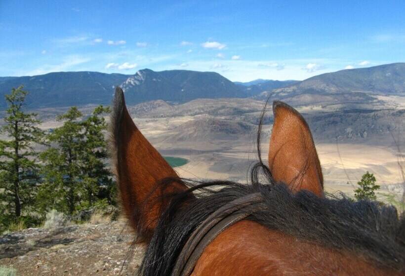 Hotel Sundance Guest Ranch