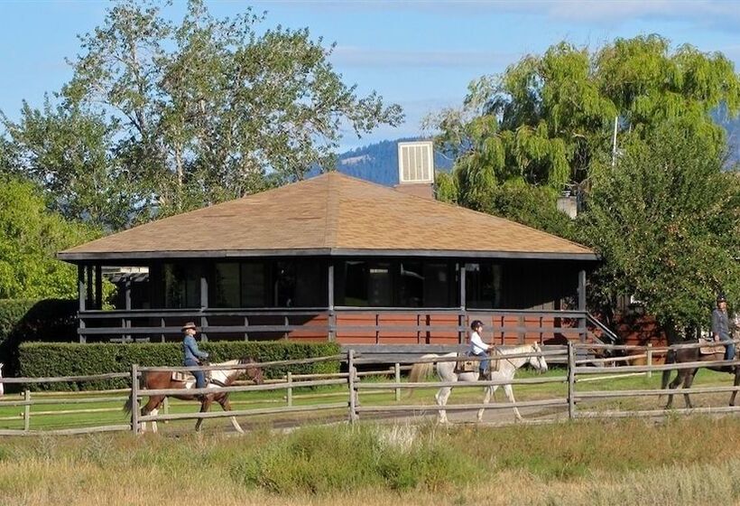 Hotel Sundance Guest Ranch