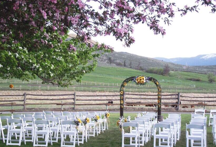 Hotel Sundance Guest Ranch