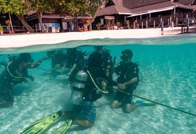 ホテル The Reef Dive Resort