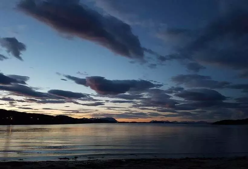 ホテル Tjeldsundbrua Camping