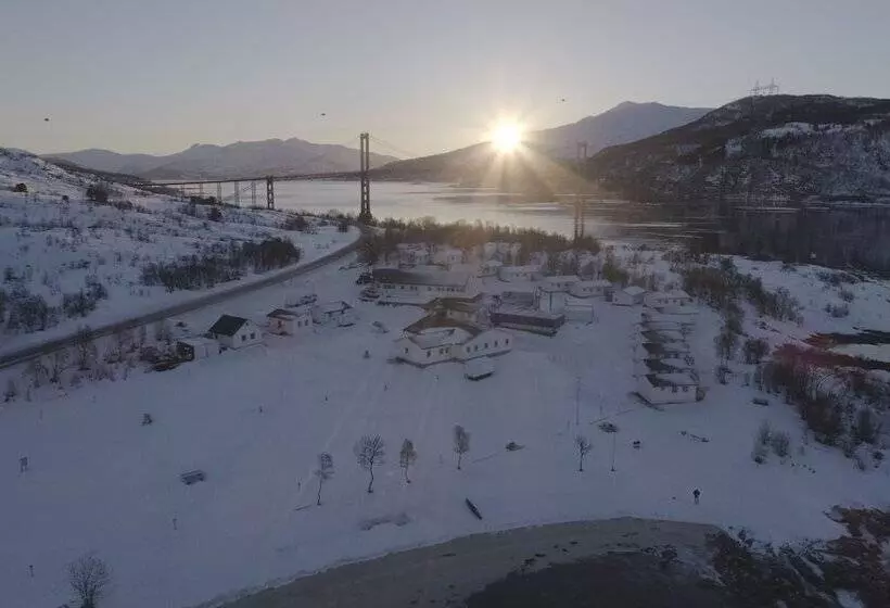 ホテル Tjeldsundbrua Camping