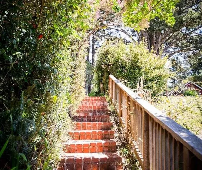 Hotelli View Crest Lodge