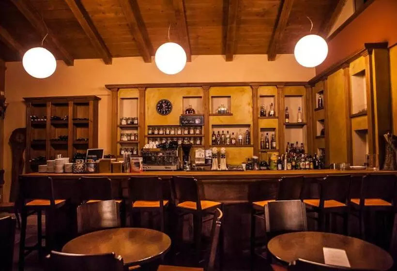 Hotelli Vitina House